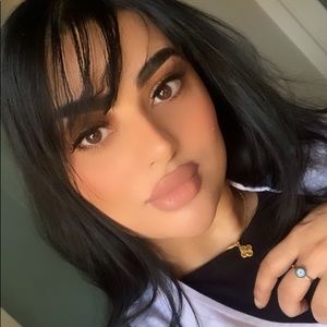 Meet your Posher, Aya